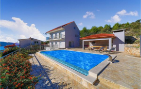 Stunning home in Seget Vranjica w/ Outdoor swimming pool, Jacuzzi and 4 Bedrooms